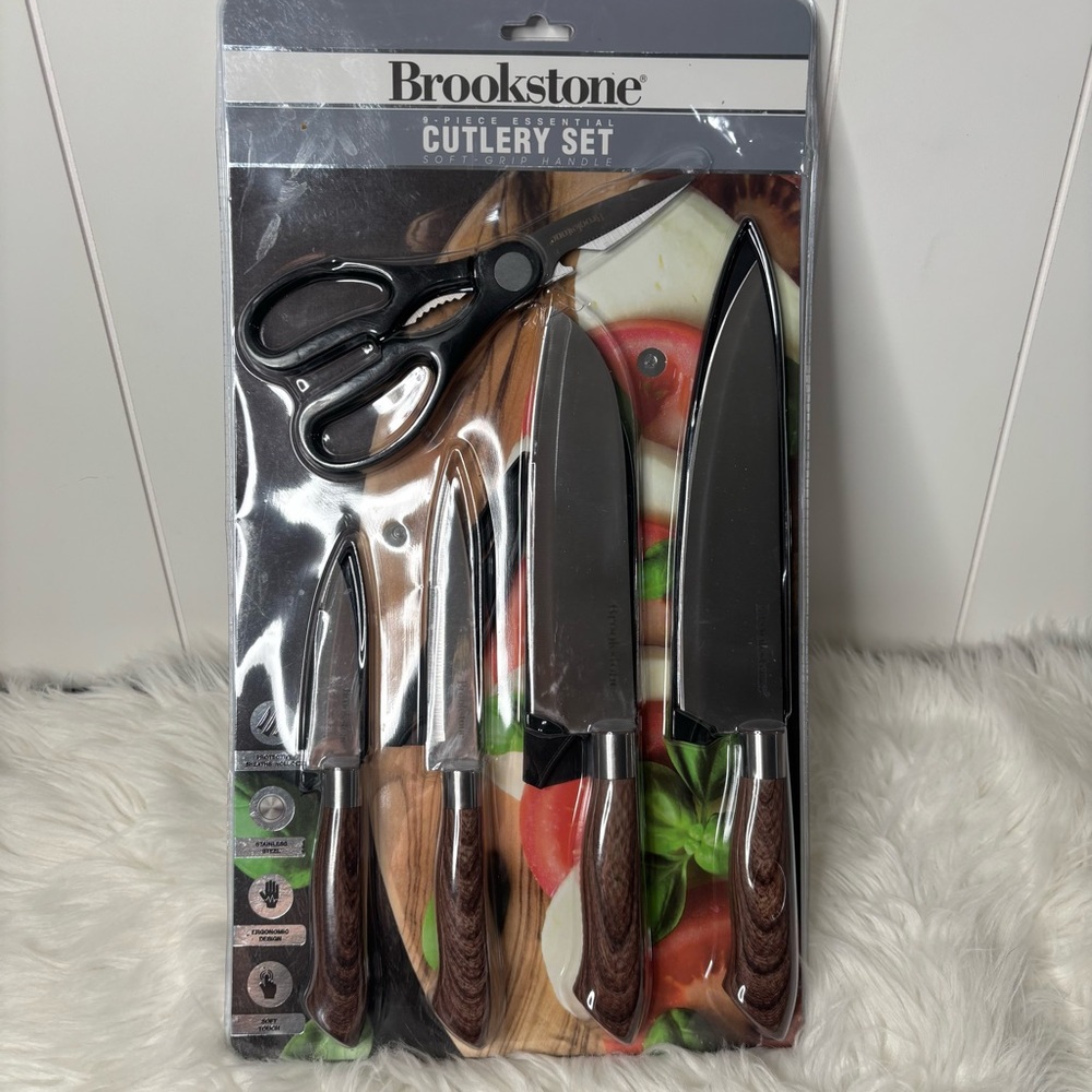 NEW Brookstone kitchen knife set. Set of 9